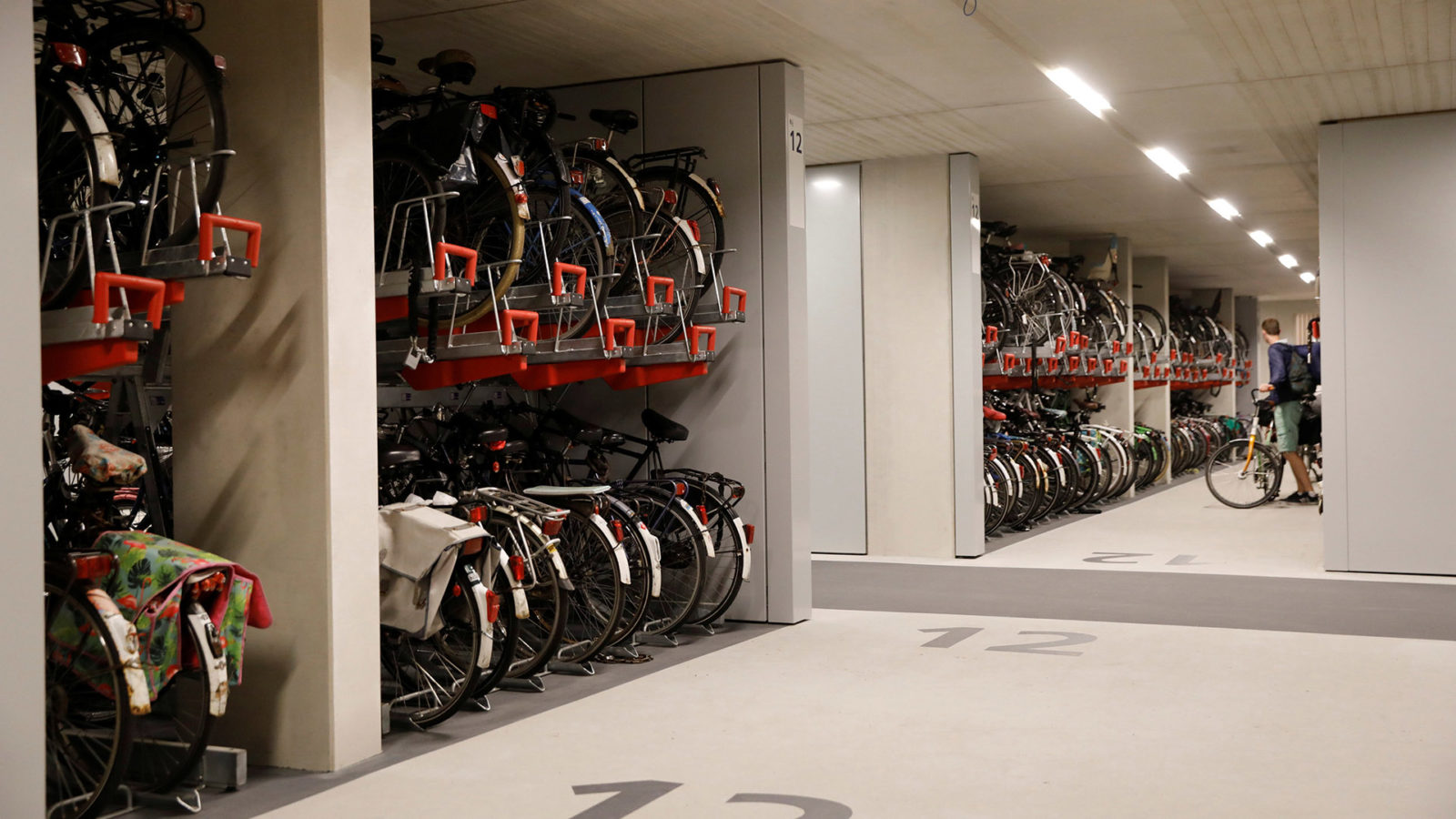asi-es-el-mayor-estacionamiento-de-bicicletas-del-mundo-que-se-construyo-en-holanda-004